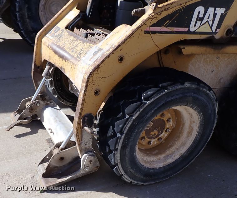 image for item DJ2398 2003 Caterpillar 226  skid steer loader