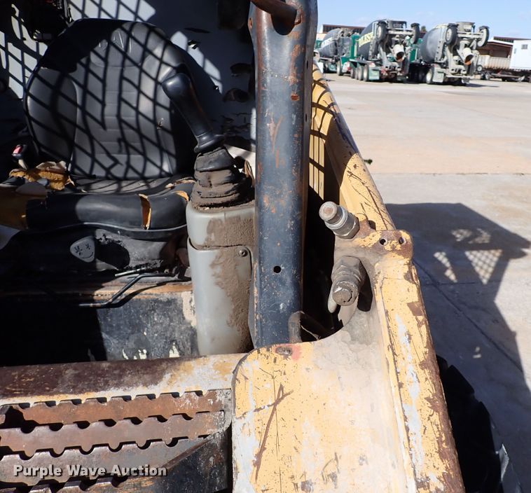 image for item DJ2398 2003 Caterpillar 226  skid steer loader