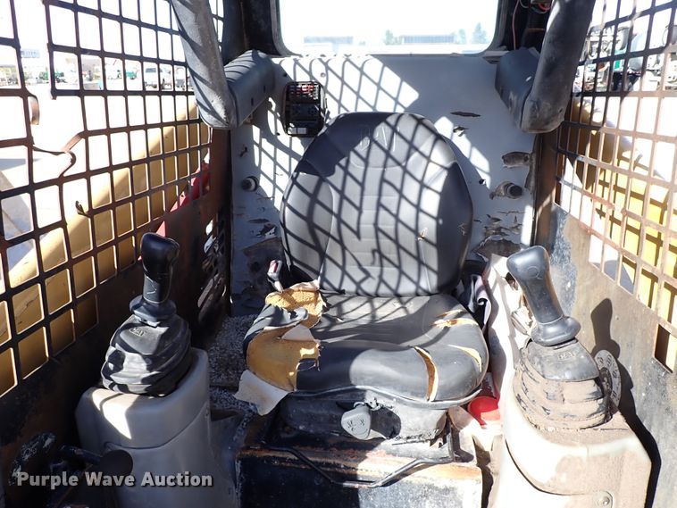 image for item DJ2398 2003 Caterpillar 226  skid steer loader