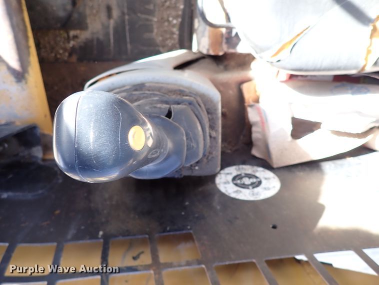 image for item DJ2398 2003 Caterpillar 226  skid steer loader