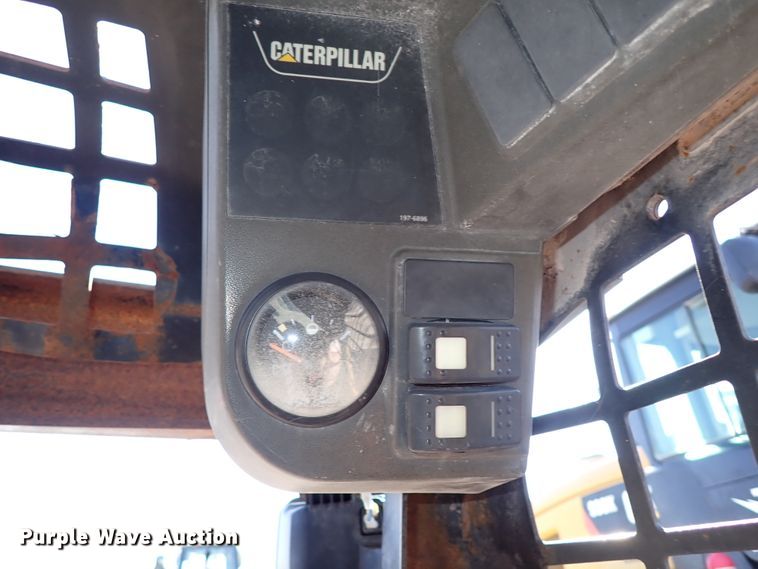 image for item DJ2398 2003 Caterpillar 226  skid steer loader