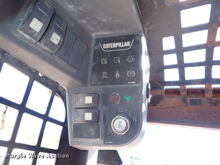 image for item DJ2398 2003 Caterpillar 226  skid steer loader