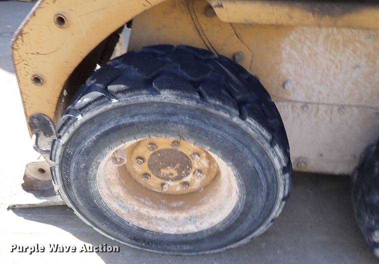 image for item DJ2398 2003 Caterpillar 226  skid steer loader