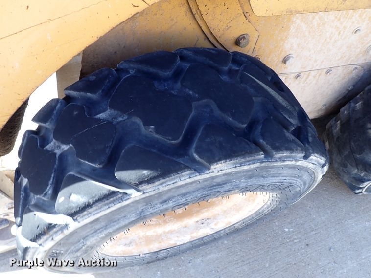 image for item DJ2398 2003 Caterpillar 226  skid steer loader