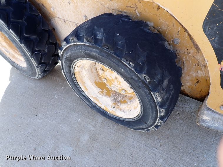 image for item DJ2398 2003 Caterpillar 226  skid steer loader