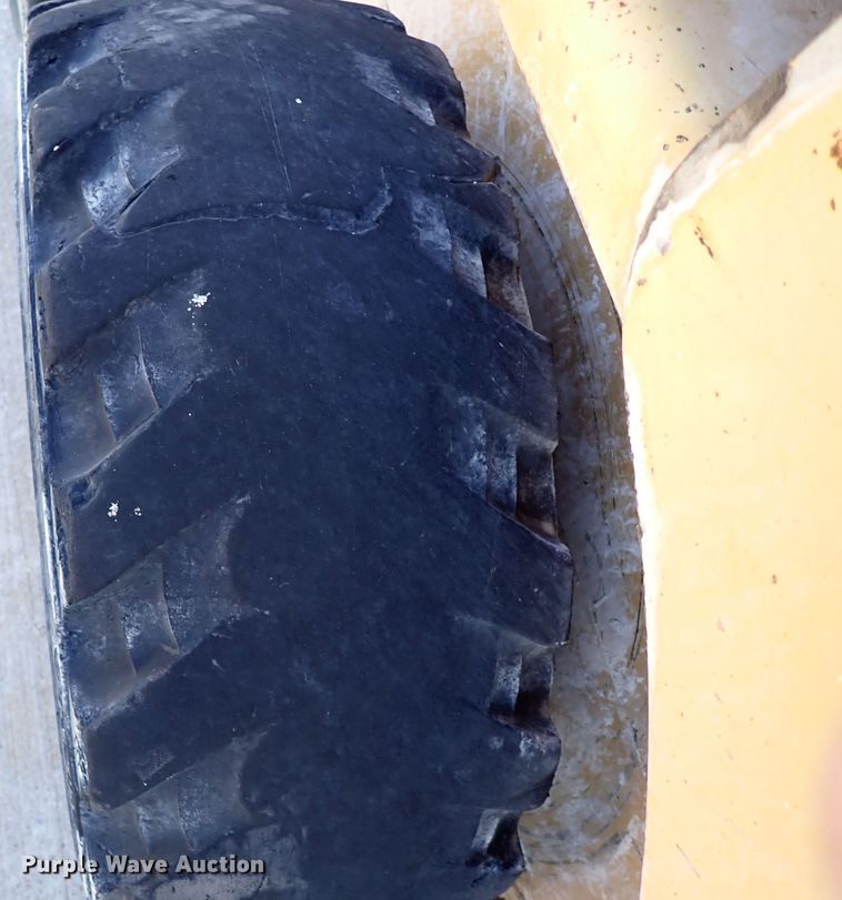 image for item DJ2398 2003 Caterpillar 226  skid steer loader