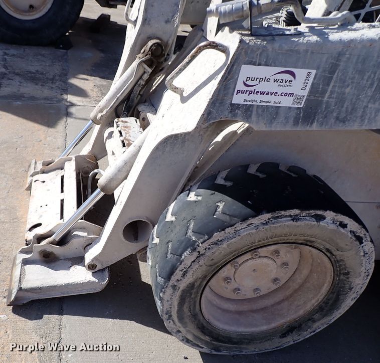 image for item DJ2399 2010 John Deere 318D  skid steer loader