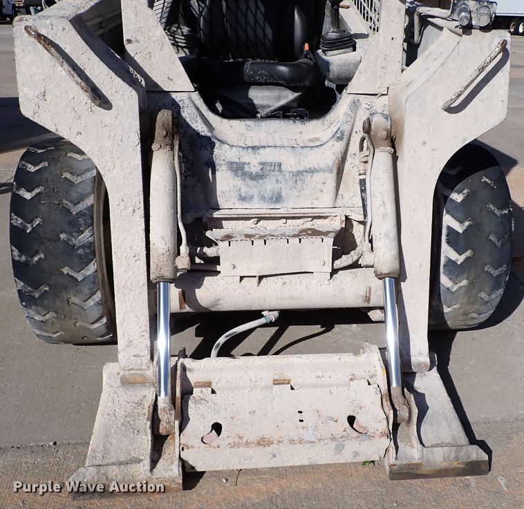 image for item DJ2399 2010 John Deere 318D  skid steer loader