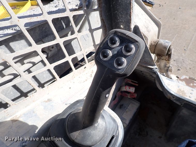 image for item DJ2399 2010 John Deere 318D  skid steer loader