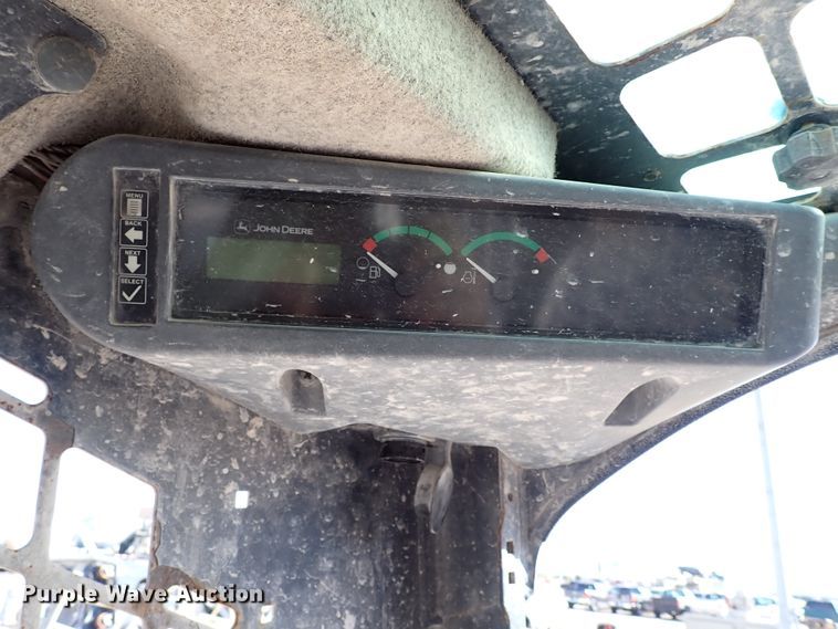 image for item DJ2399 2010 John Deere 318D  skid steer loader