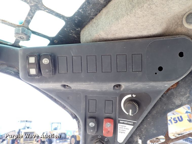 image for item DJ2399 2010 John Deere 318D  skid steer loader