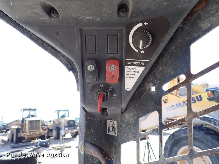 image for item DJ2399 2010 John Deere 318D  skid steer loader