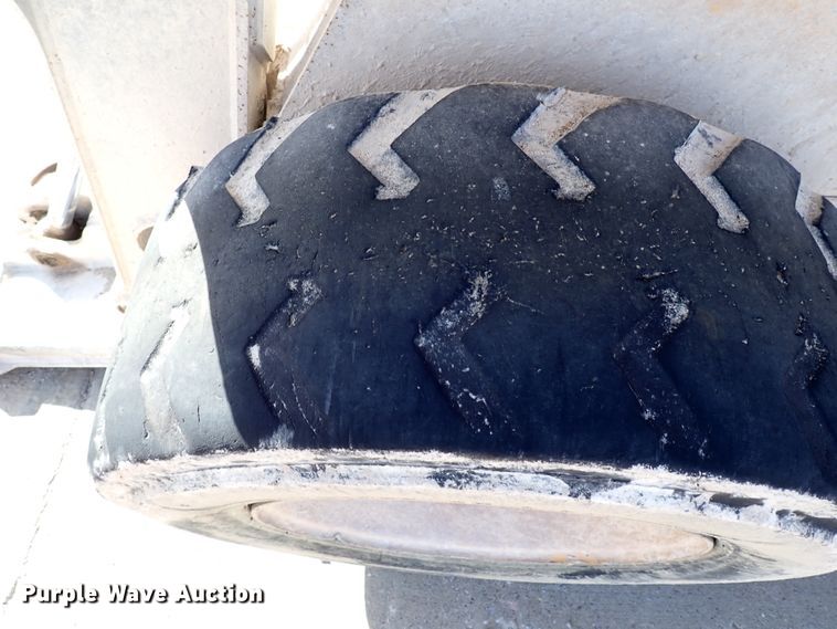 image for item DJ2399 2010 John Deere 318D  skid steer loader