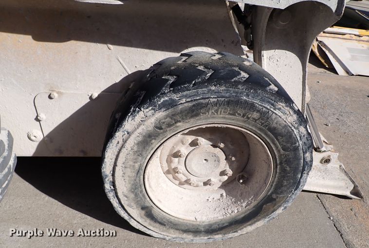 image for item DJ2399 2010 John Deere 318D  skid steer loader