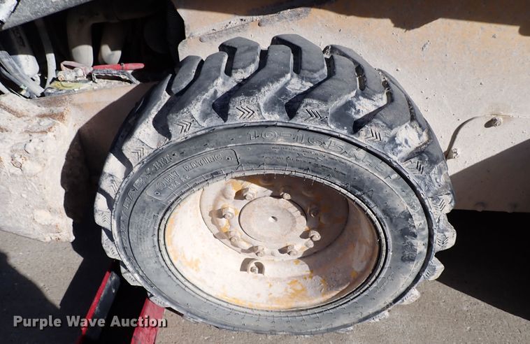 image for item DJ2399 2010 John Deere 318D  skid steer loader