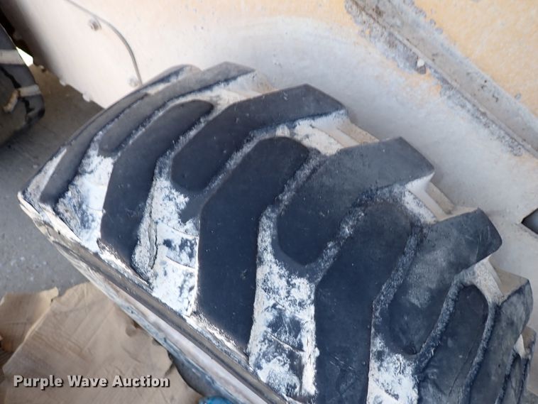 image for item DJ2399 2010 John Deere 318D  skid steer loader