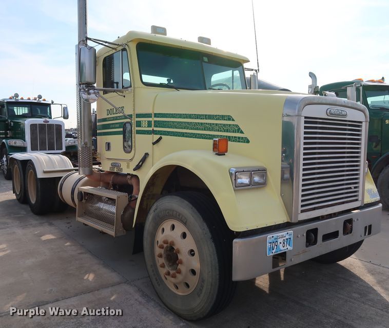 image for item DJ2401 2008 Freightliner FLD120  semi truck