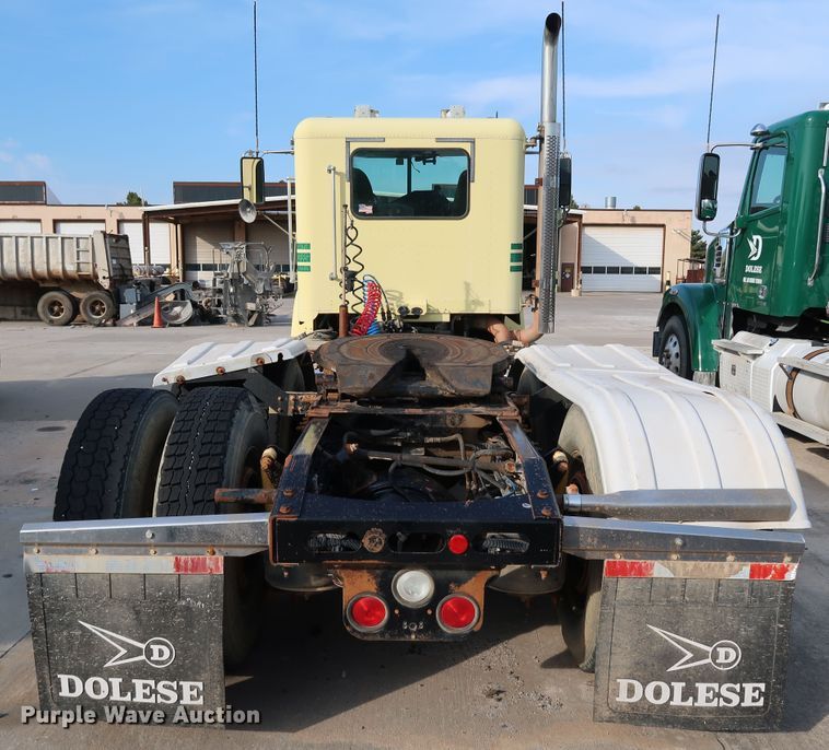 image for item DJ2401 2008 Freightliner FLD120  semi truck