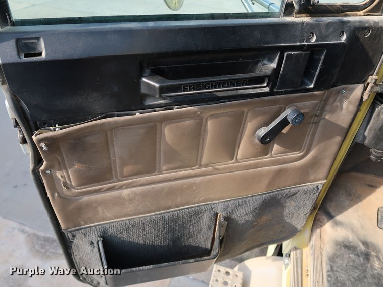 image for item DJ2401 2008 Freightliner FLD120  semi truck