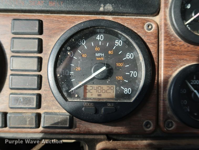 image for item DJ2401 2008 Freightliner FLD120  semi truck