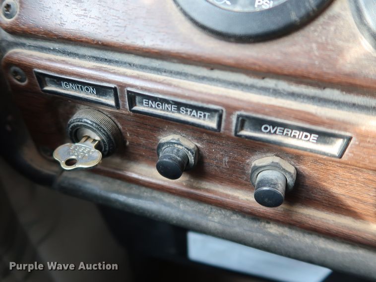 image for item DJ2401 2008 Freightliner FLD120  semi truck