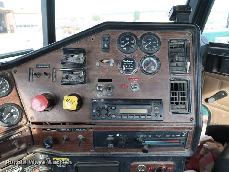 image for item DJ2401 2008 Freightliner FLD120  semi truck