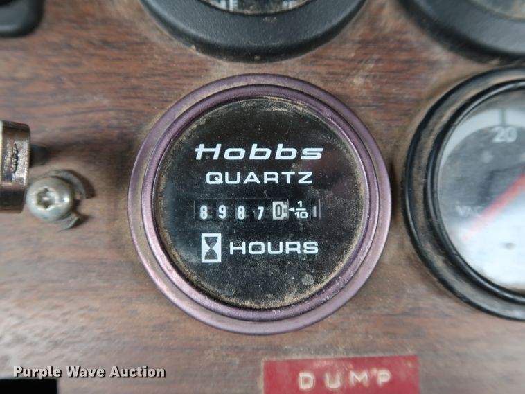 image for item DJ2401 2008 Freightliner FLD120  semi truck