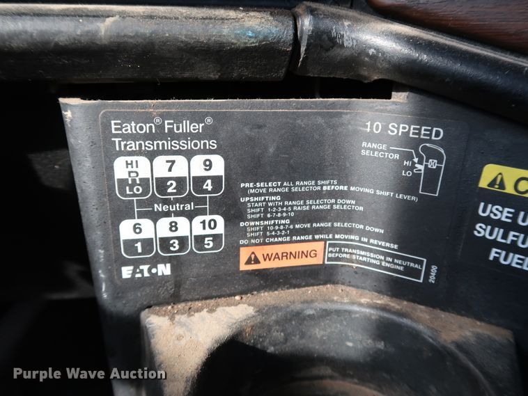 image for item DJ2401 2008 Freightliner FLD120  semi truck