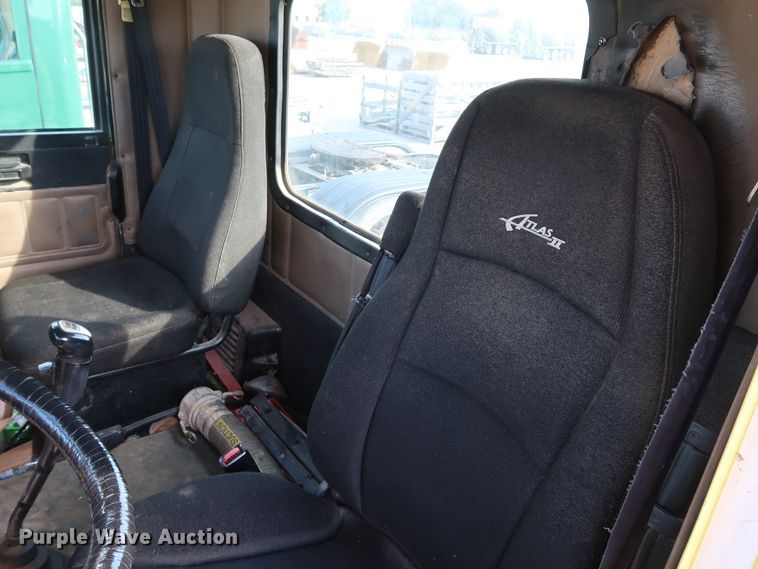 image for item DJ2401 2008 Freightliner FLD120  semi truck