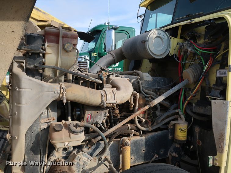 image for item DJ2401 2008 Freightliner FLD120  semi truck