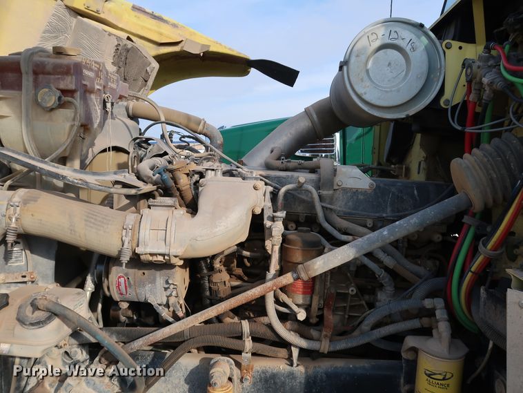 image for item DJ2401 2008 Freightliner FLD120  semi truck