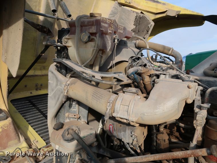 image for item DJ2401 2008 Freightliner FLD120  semi truck