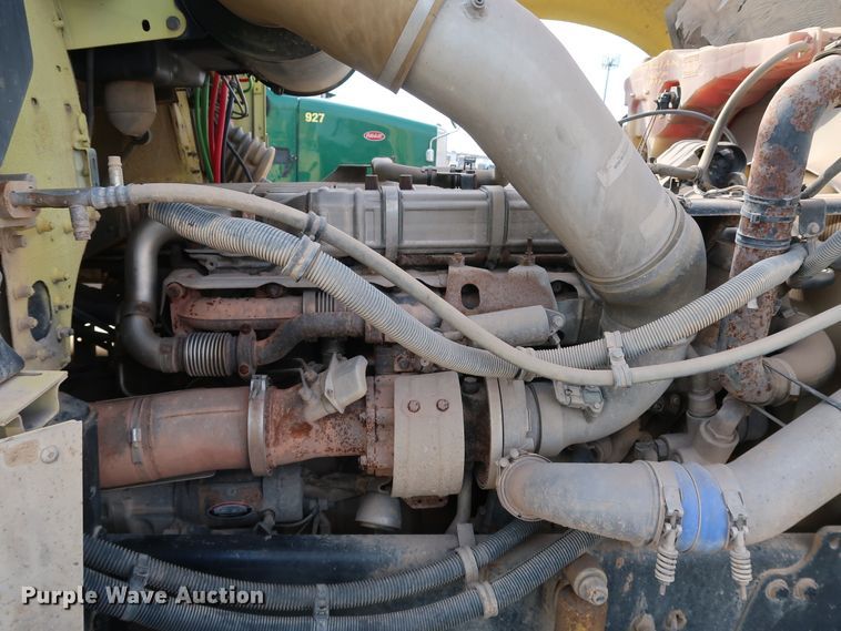 image for item DJ2401 2008 Freightliner FLD120  semi truck