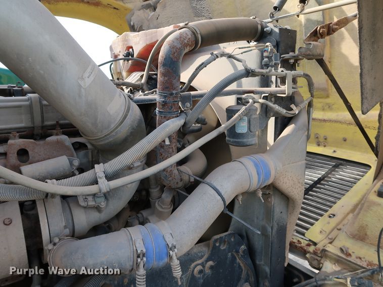 image for item DJ2401 2008 Freightliner FLD120  semi truck