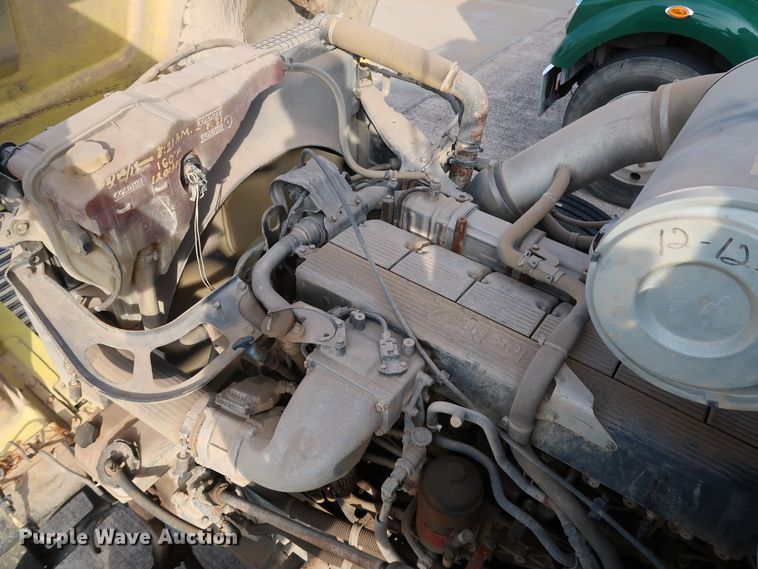 image for item DJ2401 2008 Freightliner FLD120  semi truck