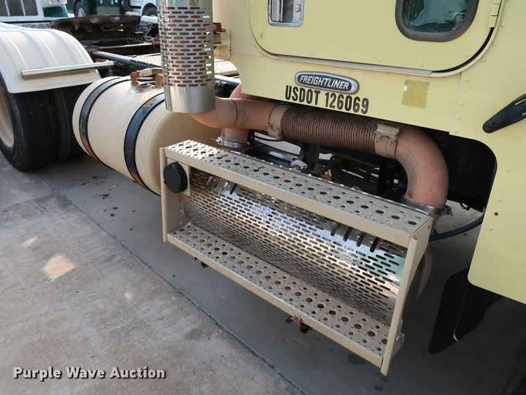 image for item DJ2401 2008 Freightliner FLD120  semi truck