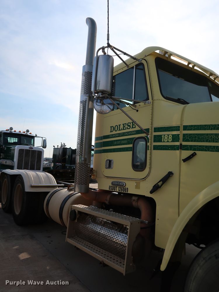 image for item DJ2401 2008 Freightliner FLD120  semi truck