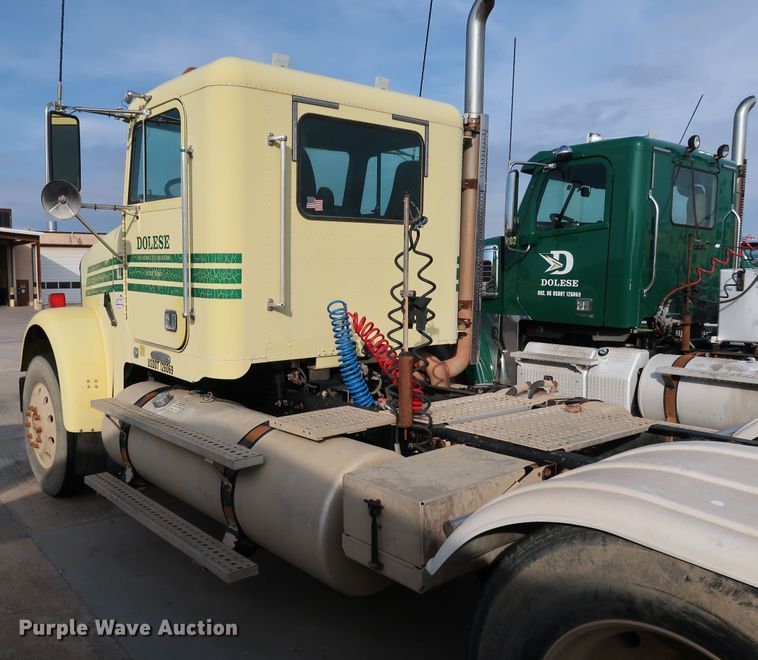 image for item DJ2401 2008 Freightliner FLD120  semi truck