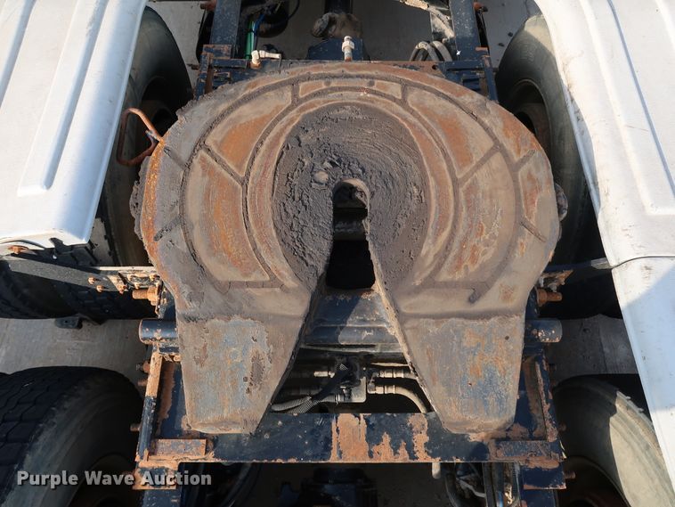 image for item DJ2401 2008 Freightliner FLD120  semi truck