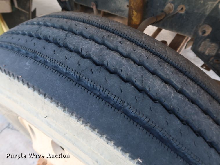 image for item DJ2401 2008 Freightliner FLD120  semi truck