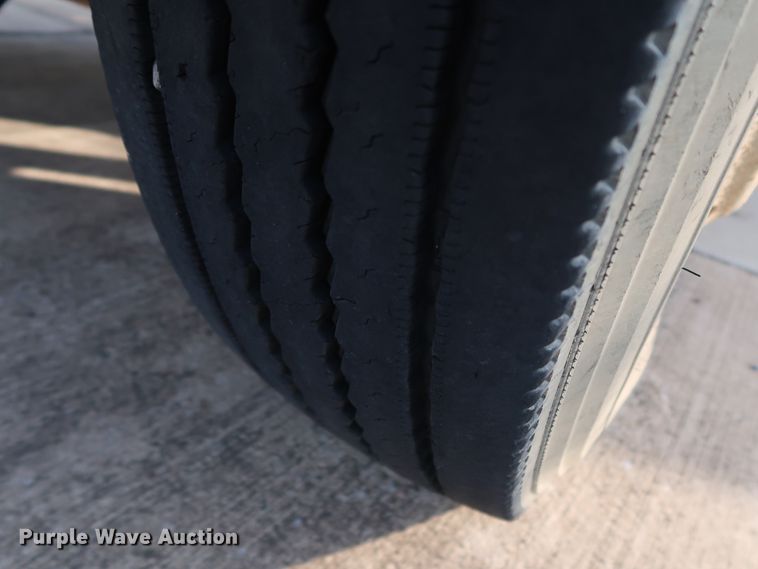 image for item DJ2401 2008 Freightliner FLD120  semi truck