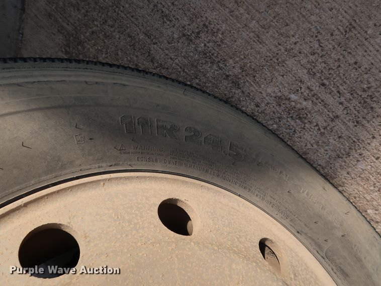 image for item DJ2401 2008 Freightliner FLD120  semi truck