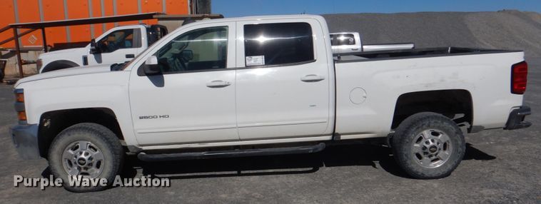 image for item DL0678 2017 Chevrolet Silverado 2500HD LT  Crew Cab pickup truck