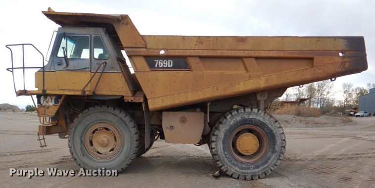 image for item DN6524 2000 Caterpillar 769D  haul truck