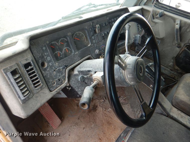 image for item DN6524 2000 Caterpillar 769D  haul truck