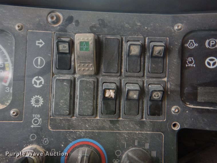 image for item DN6524 2000 Caterpillar 769D  haul truck