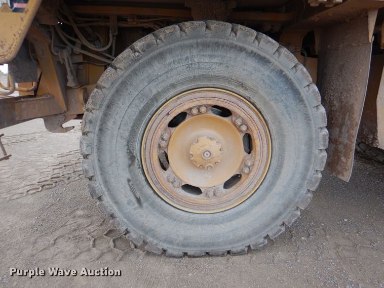 image for item DN6524 2000 Caterpillar 769D  haul truck