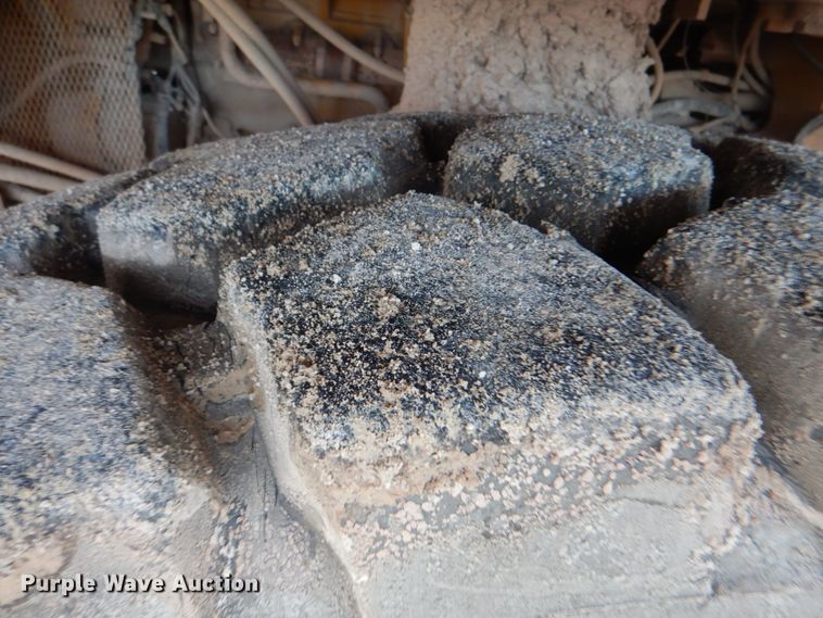 image for item DN6524 2000 Caterpillar 769D  haul truck