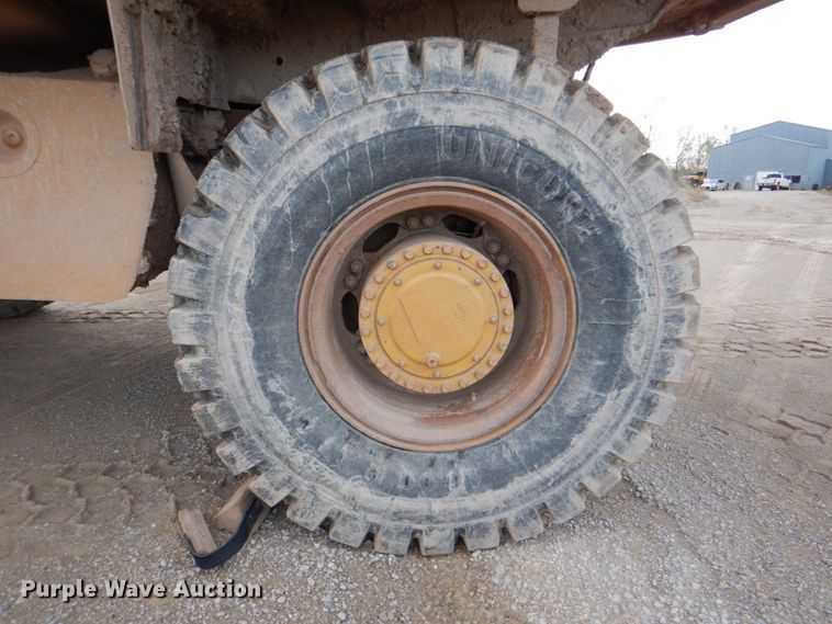 image for item DN6524 2000 Caterpillar 769D  haul truck