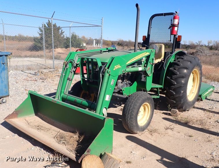 image for item IC9689 2004 John Deere 5205  tractor